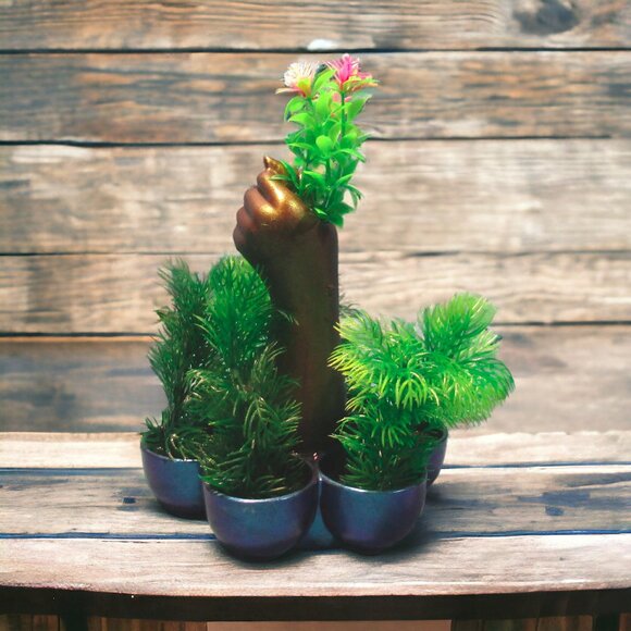 Aquarium Decoration  - Gold and Blue Bouquet Holder with Flower Plant. - Picture 3 of 6